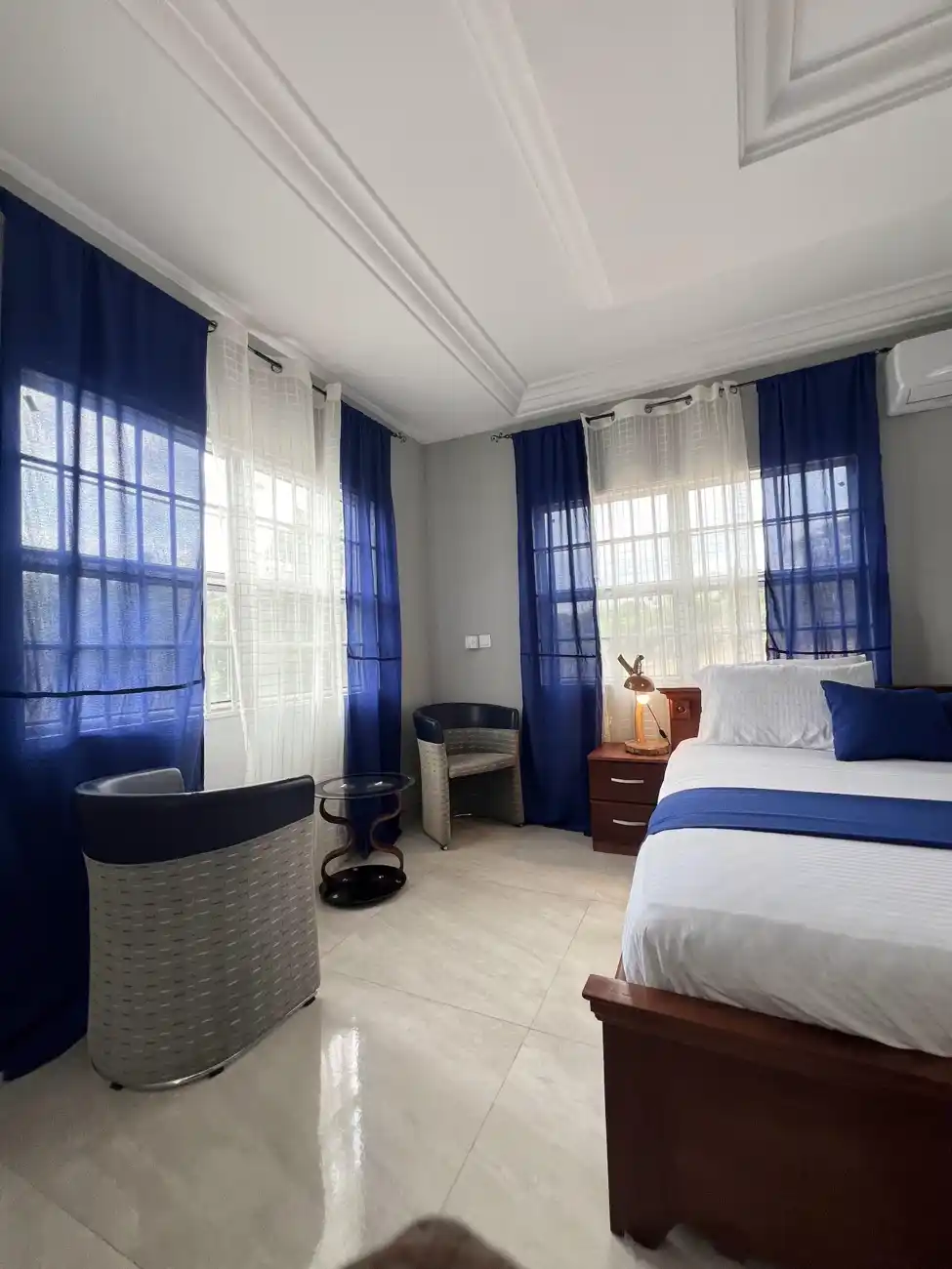 Jamaicaso, Aburi guesthouse setting